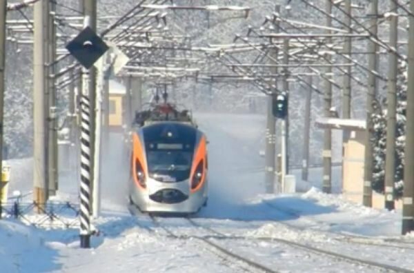 Высокоскоростной поезд «Интерсити» застрял под Харьковом: пассажиры ожидают помощи