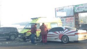 Жесткое ДТП в Барнауле: Toyota врезалась в машину скорой помощи
