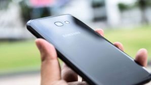 «Живые» фото смартфона Samsung подтвердили слухи о переименовании Galaxy А 7 в Galaxy A8+