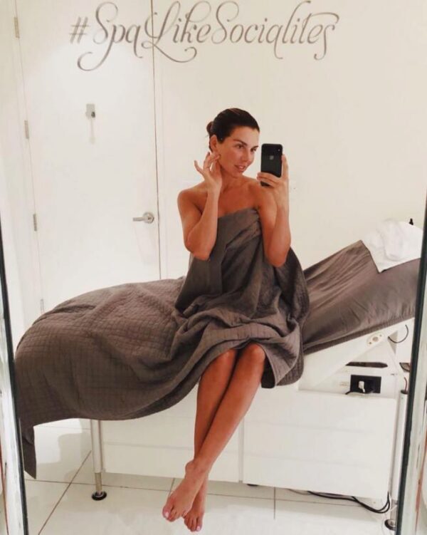 Анна Седокова поделилась в Instagram “голым” фото