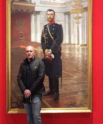 Антонио Бандерас опубликовал в Instagram снимок из музея в России