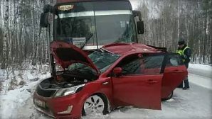 Автоледи на «Киа» протаранила автобус в Камешковском районе и попала в больницу