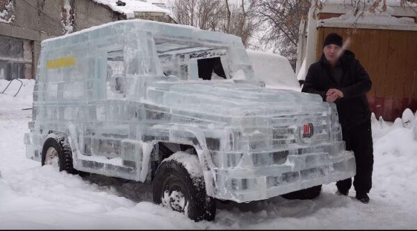 Блогеры из Новосибирска при помощи льда превратили УАЗ Mercedes-Benz G-Class