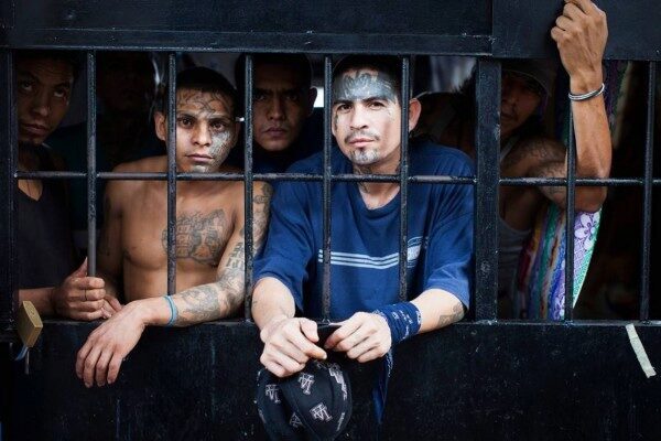 Более 200 заключенных сбежали во время бунта в Бразилии