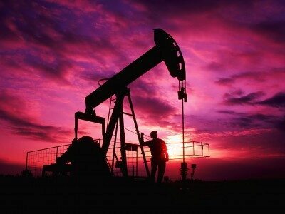 Цены на нефть растут в ожидании данных о запасах в США