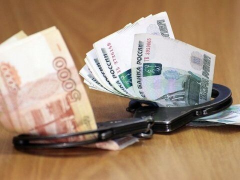 Экс-чиновница из Озинок выплатила себе 200 тысяч рублей премиями
