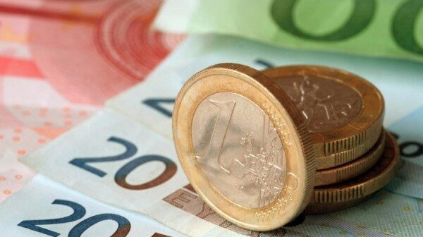 Эксперты: Спекулянты скупают евро с небывалым оптимизмом