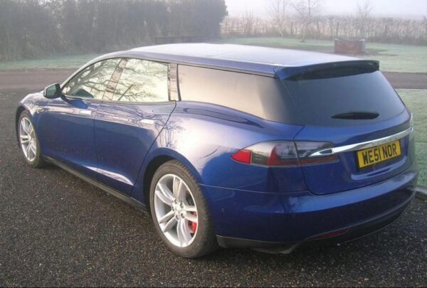 Электрокар Tesla Model S сделали быстрейшим в мире универсалом