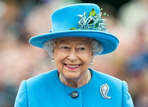 Елизавета II о короне: «Она очень неудобная и тяжелая»