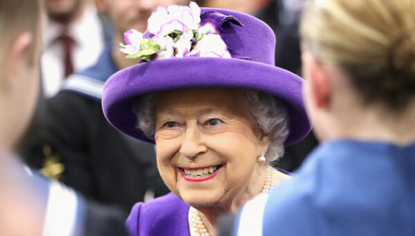 Елизавета II осталась без белья — Королевский скандал