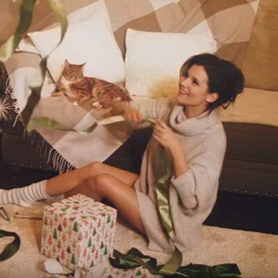 Ёлка показала в Старый Новый год идеальную жизнь с котиком (Видео)