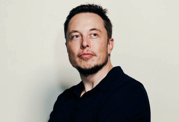 Илон Маск лишился зарплаты в Tesla на 10 лет
