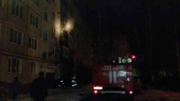 Из горящей пятиэтажки в микрорайоне «Автозаводец» в Брянске спасли 13 человек