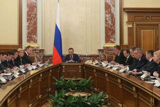 Кабмин одобрил выделение 14,5 млрд рублей на зарплаты бюджетникам