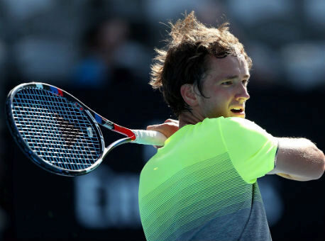 Медведев извинился за победу на теннисном турнире в Сиднее