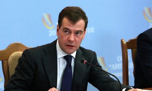 Медведев: Роботизация в РФ создаст условия для роста зарплат