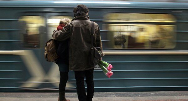 Метро Петербурга помогает пассажирам найти свою любовь
