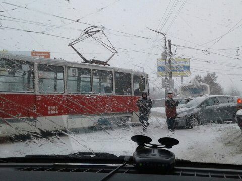 На границе Заводского района ДТП с трамваем перекрыло трассу