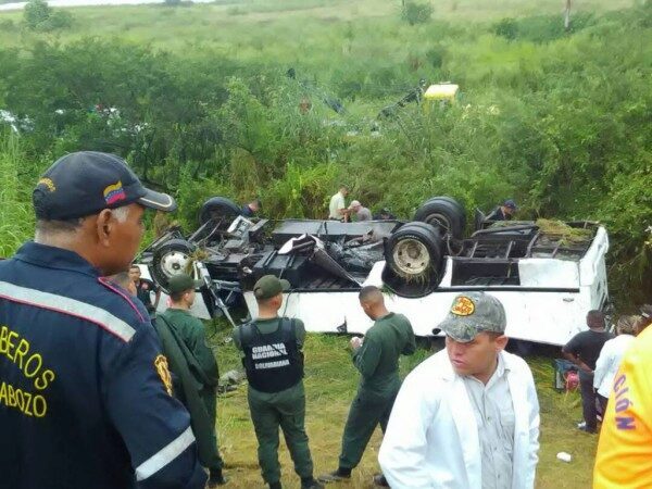На северо-востоке Венесуэлы в ДТП с автобусом погибли семь человек