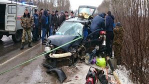 На трассе Ростов — Волгодонск ВАЗ-21103 столкнулся с «Фордом»: пострадали три человека