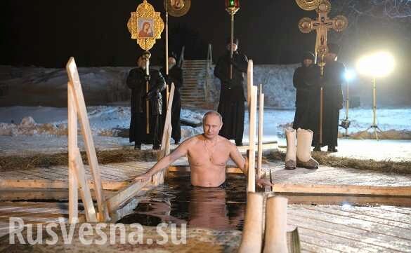 На Крещение Путин окунулся в прорубь на Селигере (ФОТО)