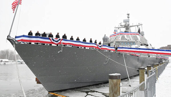 Новый корабль ВМС США застрял во льдах