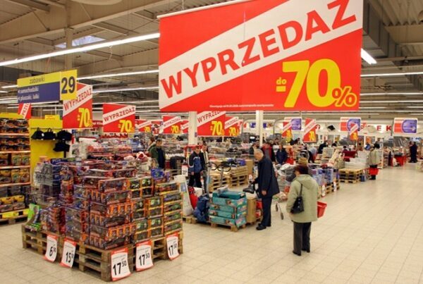 Новый премьер Польши поддержал запрет торговли по воскресеньям