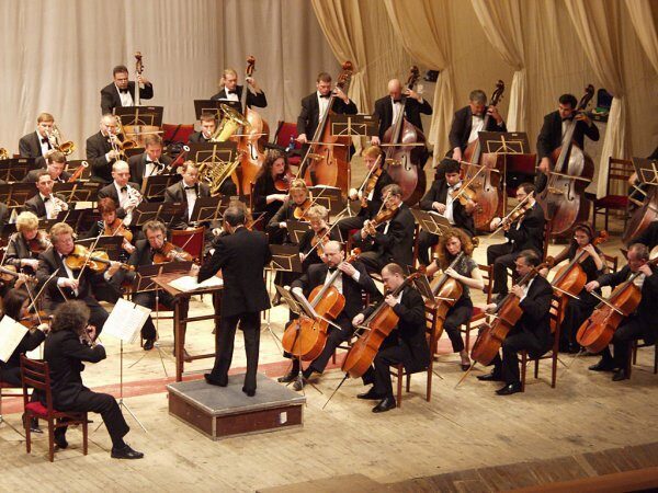 Омичам предлагают встретить старый Новый год с симфоническим оркестром