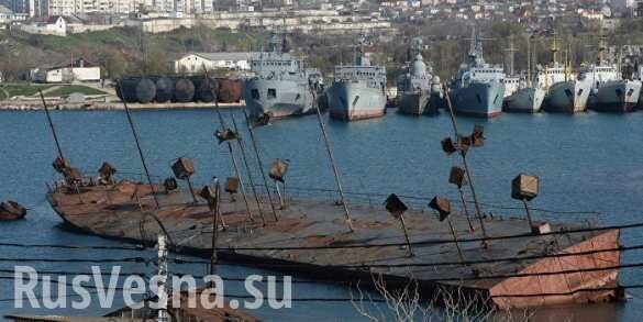 Опубликованы кадры с ржавыми украинскими кораблями в Крыму (ВИДЕО)