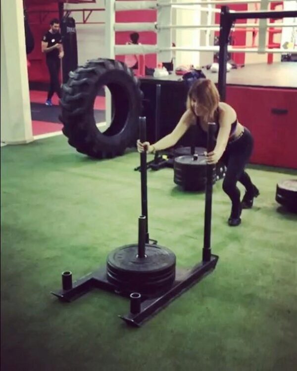 Певица Наталья Штурм показала в Instagram свои занятия в спортзале
