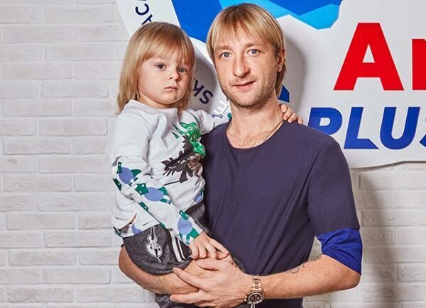 Плющенко поделился видео о том, какое «несчастливое детство» у его сына