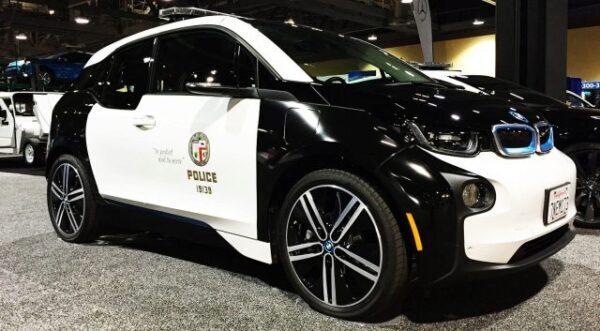 Полицейские Лос-Анджелеса использовали электрокары BMW для поездок в закусочные и салоны красоты