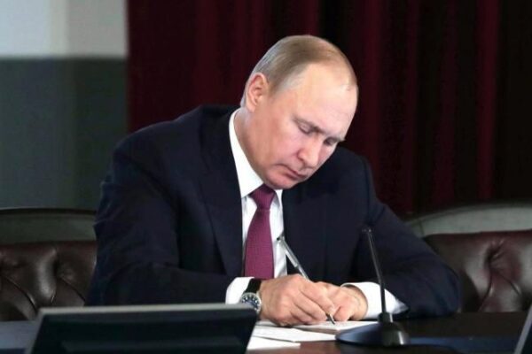 Путин внес изменения в Устав российских военнослужащих