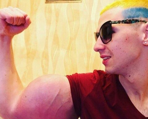 «Руки-базуки»: Кирилл Терешин показал фанатам окрашенные брови и волосы