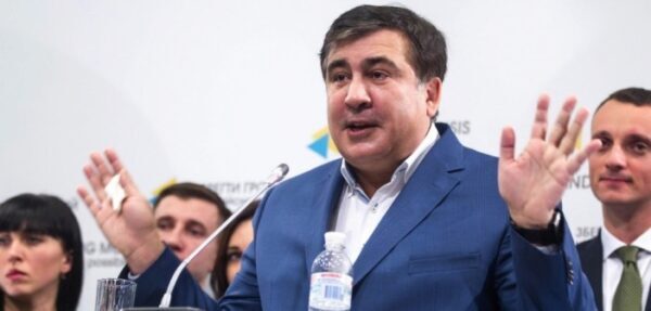 Саакашвили: Путин сажает оппозиционеров, чтобы спастись от меня