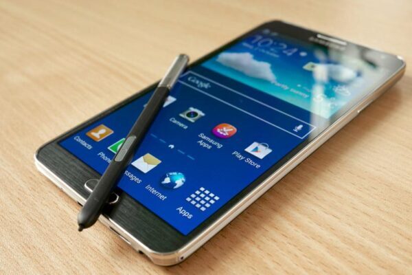 Samsung анонсировала выход обновления системы безопасности для Galaxy Note 8
