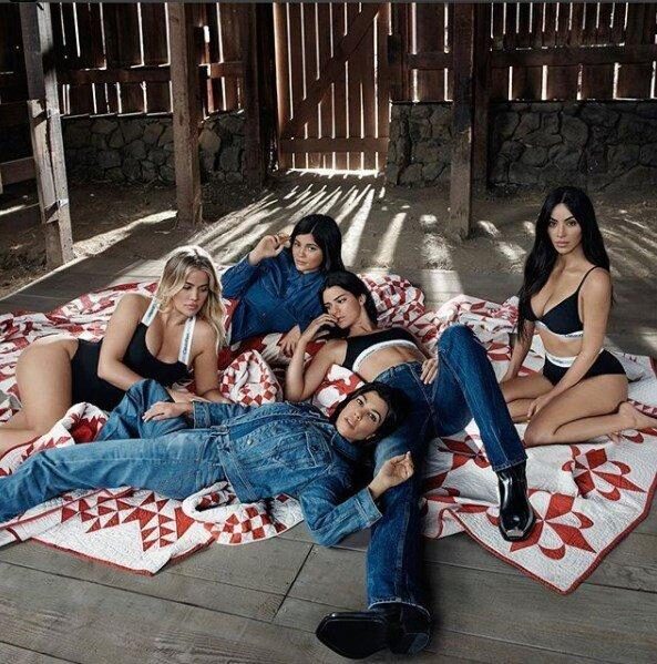 Семейство Кардашьян обнажилось в рекламе нижнего белья Calvin Klein (ФОТО)
