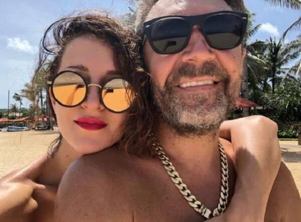 Сергей Шнуров поделился в Instagram милым фото с супругой Матильдой на отдыхе