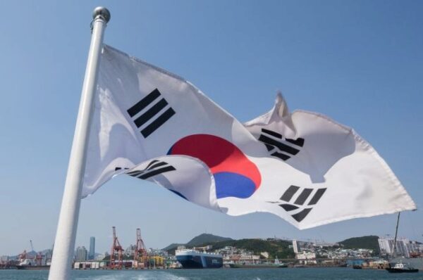 Сеул готов раздельно обговаривать улучшение отношений с Пхеньяном и денуклеаризацию КНДР