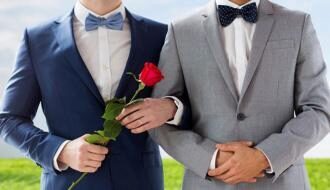 Скрепы слабеют: в РФ впервые признали однополый брак между мужчинами