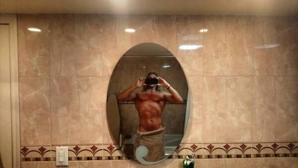 Тарзан в Instagram показал голое тело после утренней разминки