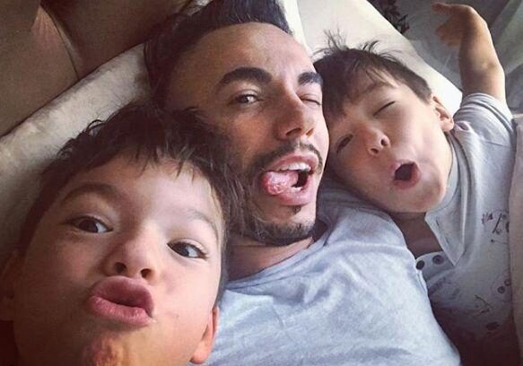 Тимур Родригез поделился забавным снимком с сыновьями