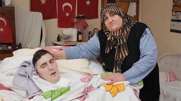 Томичка считала сыном, а похоронит турчанка: в Анталье скончался парализованный российский парень