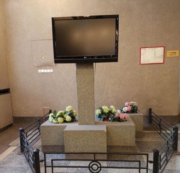 В администрации Кировского района Петербурга нашли могилу телевизора