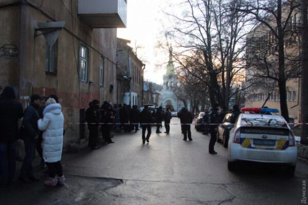 В центре Одессы открыли огонь: ранены полицейские, нападавший погиб