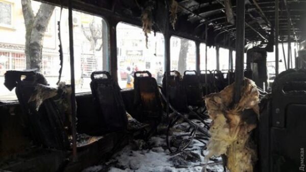 В центре Одессы загорелся трамвай, есть пострадавшие