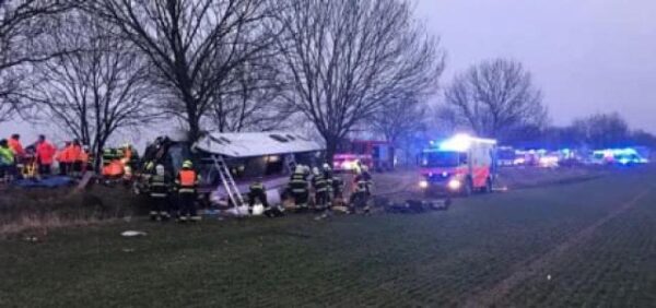 В Чехии рейсовый автобус попал в жуткое ДТП, есть жертвы и раненые