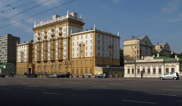 В Госдуме предлагают сменить адрес посольства США в Москве