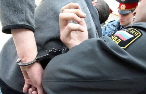 В Мурманске нетрезвая 25-летняя девушка искусала полицейского
