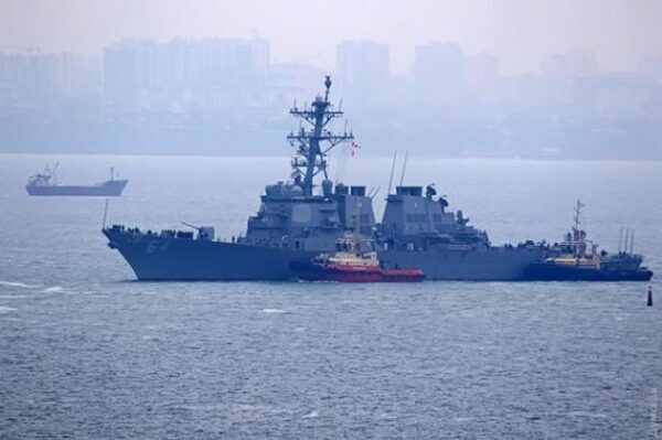 В порт Одессы зашел американский эсминец Carney